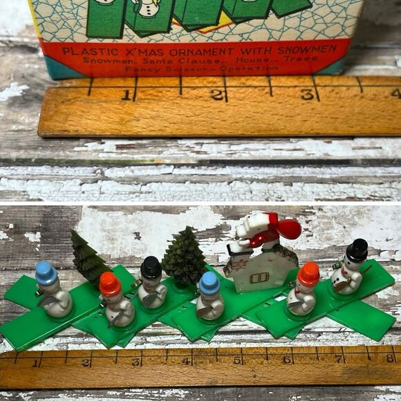 Vintage Christmas Plastic Ornament Snowman Scene Scissor Expansion - Picture 12 of 12